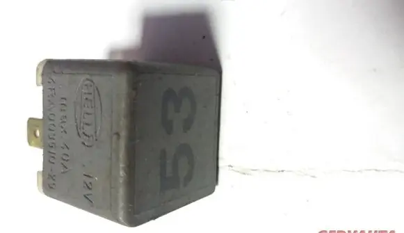 Volkswagen PASSAT B5 Other relay 141951253B