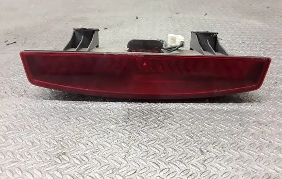 KIA Rio Third/center stoplight