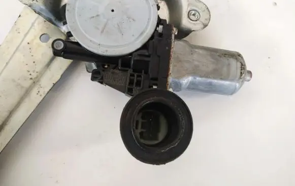 Toyota RAV 4 (XA30) Front door window regulator motor 8572035140 85720-35140