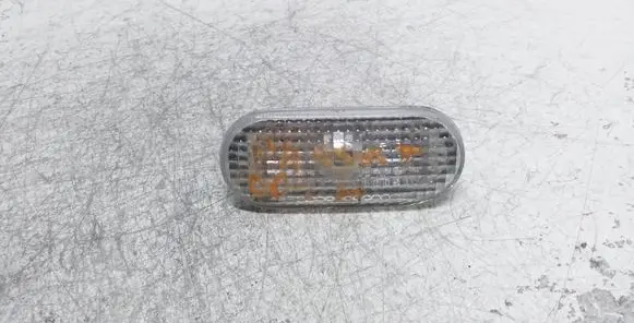 Volkswagen PASSAT B5 Front fender indicator light 1J5949117A
