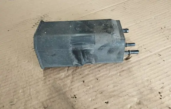 Active carbon filter fuel vapour canister