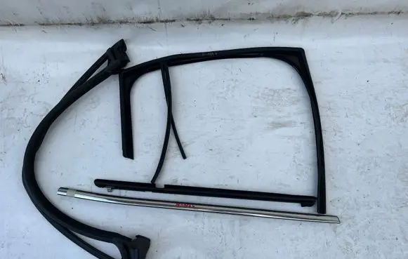 Ford B-MAX Sliding door trim 