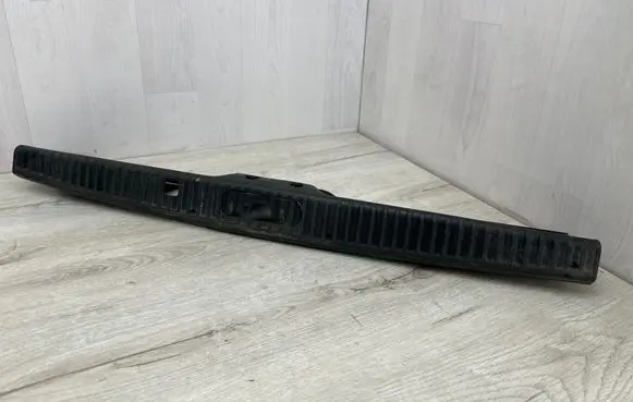 Ford Scorpio Tailgate/boot lid lock trim 85GBA40398CB 85GBA40398AB
