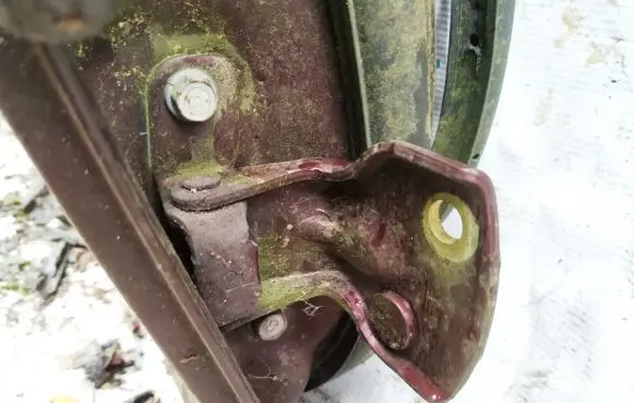 Mazda Xedos 6 Rear door lower hinge