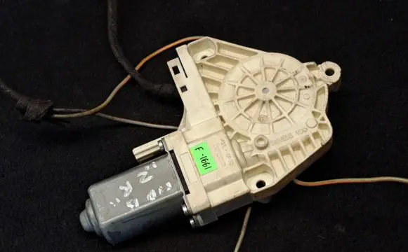Land Rover Discovery 3 - LR3 Front door window regulator motor 0536010001