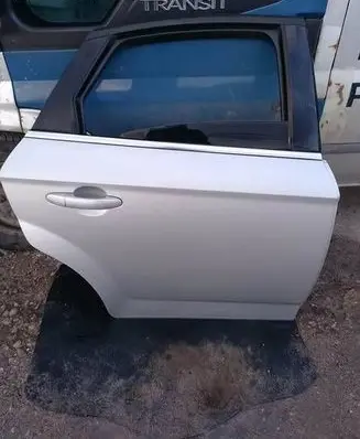 Ford Mondeo MK IV Rear door 