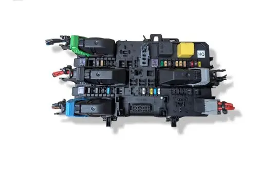 Opel Astra H Fuse module 5DK00866953 13220831