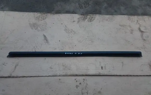 Ford Focus Rubber seal front door window/glass 