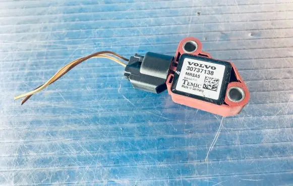 Volvo V50 Airbag deployment crash/impact sensor 30737138