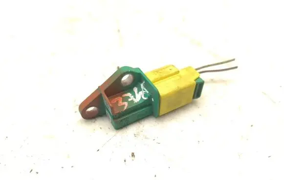 Volkswagen Golf Plus Airbag deployment crash/impact sensor 5M0909606B 5WK43581