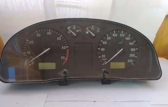 Volkswagen PASSAT B5 Speedometer (instrument cluster) 09051940090