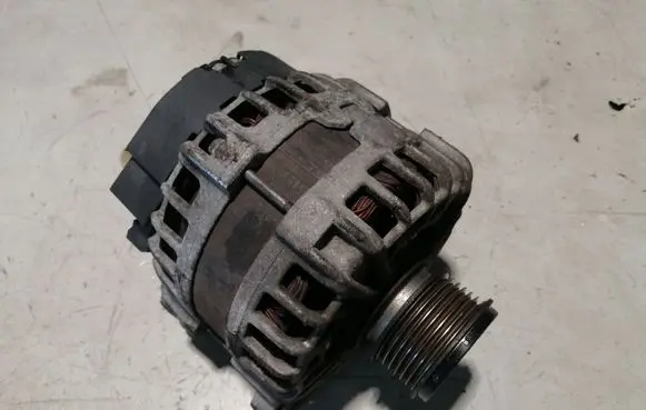 Volkswagen PASSAT B7 Generator/alternator 03L903024F 0125811027