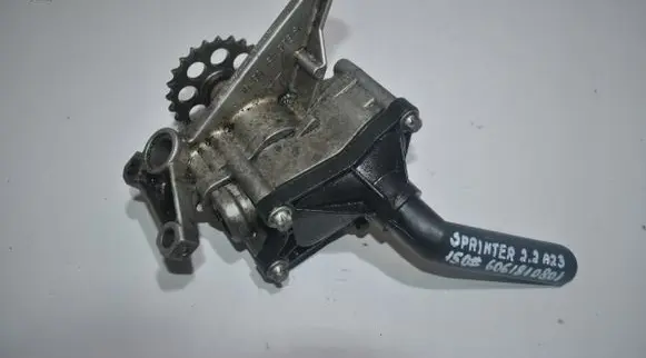 Mercedes-Benz Vito Viano W638 Oil pump 6061810801