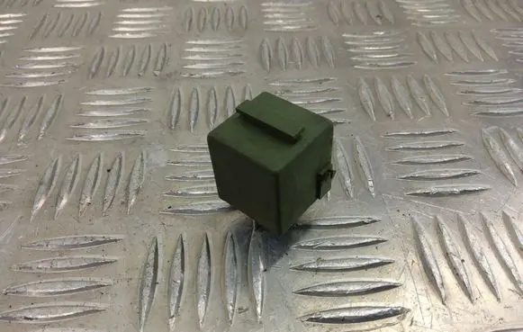 BMW 5 E34 Other relay 1382353
