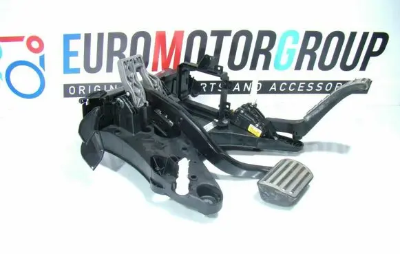 Porsche Cayenne (9PA) Brake pedal bracket assembly 7P0723031AD