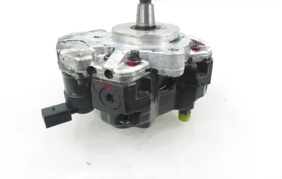 BMW X3 E83 Fuel injection high pressure pump 7788670 0445010045 092840560