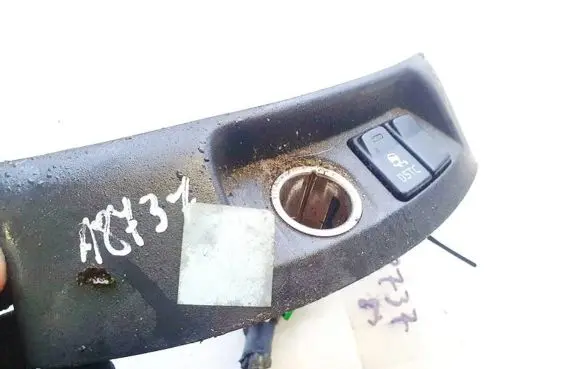 Volvo V50 ESP (stability program) switch 8686026
