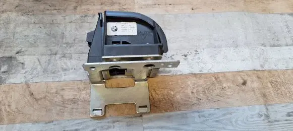 BMW 5 F10 F11 Parcel shelf load cover mount bracket 9168473