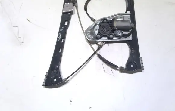 Mercedes-Benz C W203 Front door window regulator motor A2208204542