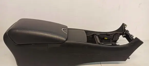 Infiniti G37 Center console 96930