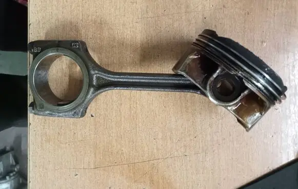 Dacia Sandero Piston 0000