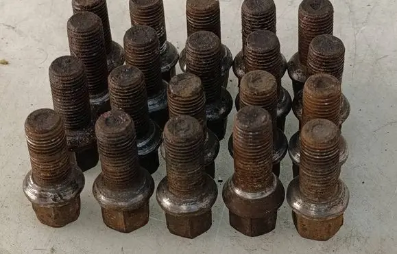 Volkswagen PASSAT B5.5 Nuts/bolts 