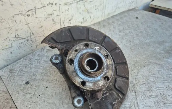 Volkswagen PASSAT B6 Front wheel hub 3CAE