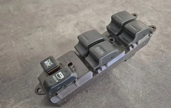 Toyota Hilux (AN10, AN20, AN30) Quarter vent window switch 