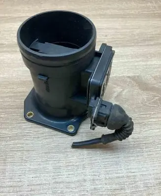 Volkswagen PASSAT B5 Mass air flow meter 058133471 AFH6010B