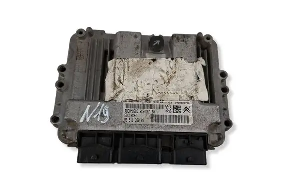 Citroen C4 I Engine control unit/module 9651132880