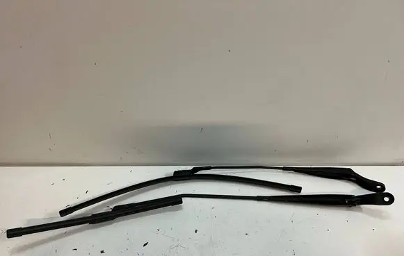 Peugeot 2008 I Front wiper blade arm