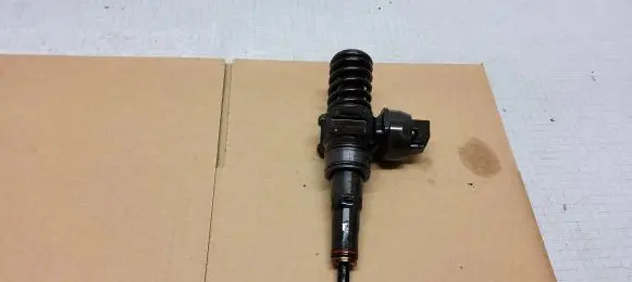 Volkswagen Caddy Fuel injector 038130073BN 63243DE 0414720313