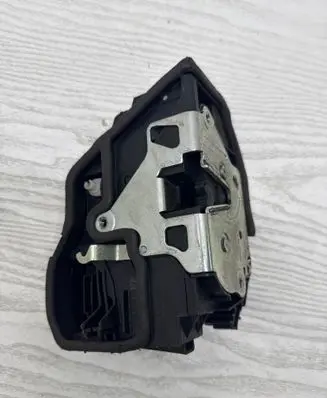 BMW 3 E92 E93 Front door lock 7202144