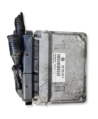 Volkswagen Polo IV 9N3 Engine control unit/module 03E906033R 3PG7002 5WP4422402
