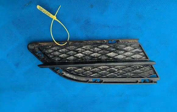 BMW 3 E90 E91 Front bumper lower grill 7138418