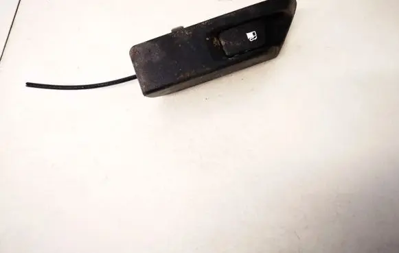 Toyota Yaris Fuel tank opening switch 