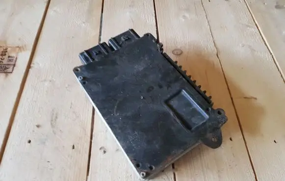 Chrysler Voyager Engine control unit/module P04748211AD