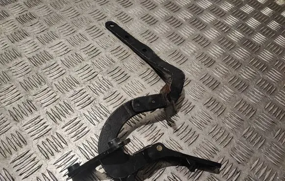 Volvo V70 Tailgate/trunk/boot hinge 8643157