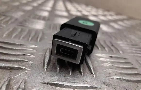 Opel Astra L USB socket connector 98483947VV