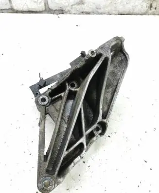 Volkswagen Touareg I Engine mounting bracket 070199307A 4D0199307A