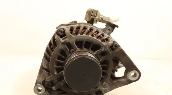 Mazda 3 II Generator/alternator Z67713640