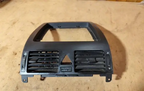 Volkswagen Touran I Dash center air vent grill 1T1819728