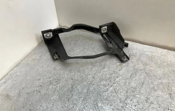 Headlight/headlamp mounting bracket