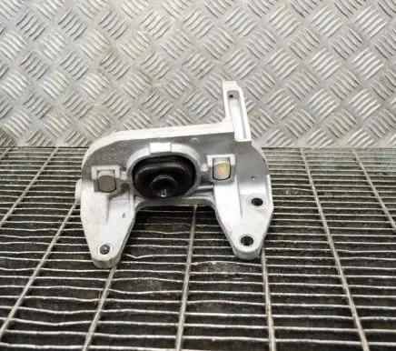 Nissan X-Trail T32 Engine mount bracket