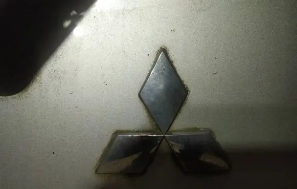 Mitsubishi Colt Manufacturer badge logo/emblem 