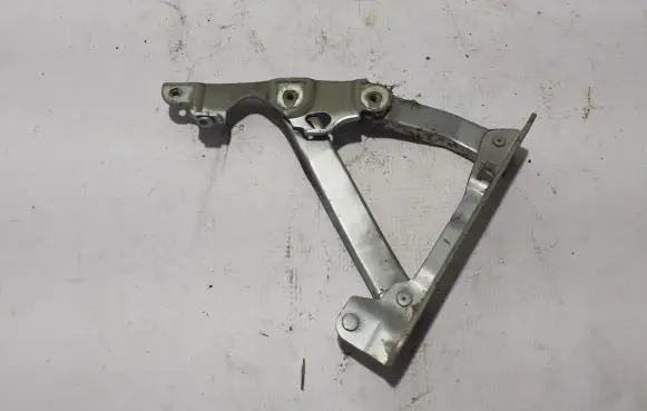 Engine bonnet/hood hinges