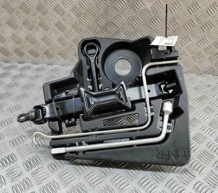 Toyota Prius (XW30) Tool set 6477747030
