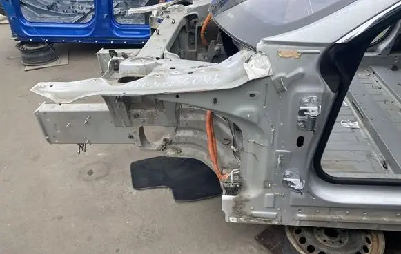 Tesla Model S Front quarter panel 