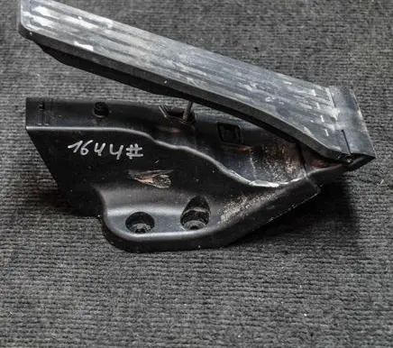 Mercedes-Benz C W205 Accelerator throttle pedal A2053000004