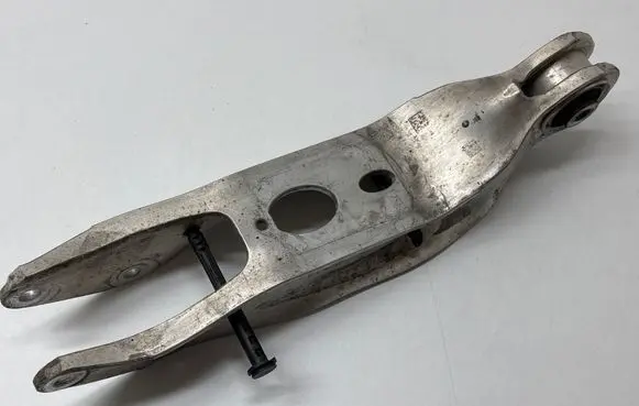 Porsche Cayenne (9Y0 9Y3) Rear upper control arm/wishbone 4M0505311J